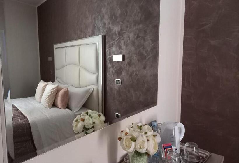 اتاق لوکس با بالکن, Royal Dreams