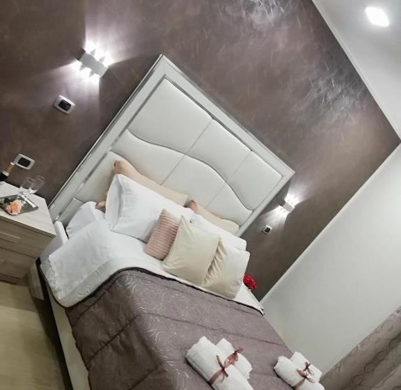 اتاق لوکس با بالکن, Royal Dreams