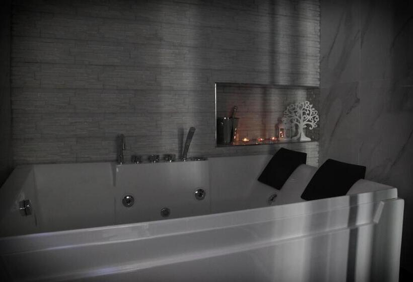 سوئیت با وان آب گرم, Royal Dreams