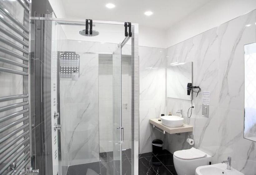 سوئیت با وان آب گرم, Royal Dreams