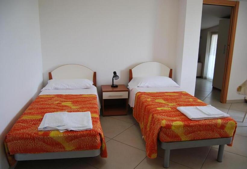 四人标准间, Europa