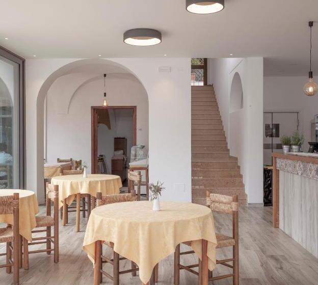 سوییت جونیور با چشم‌انداز دریاچه, Albergo Bellavista