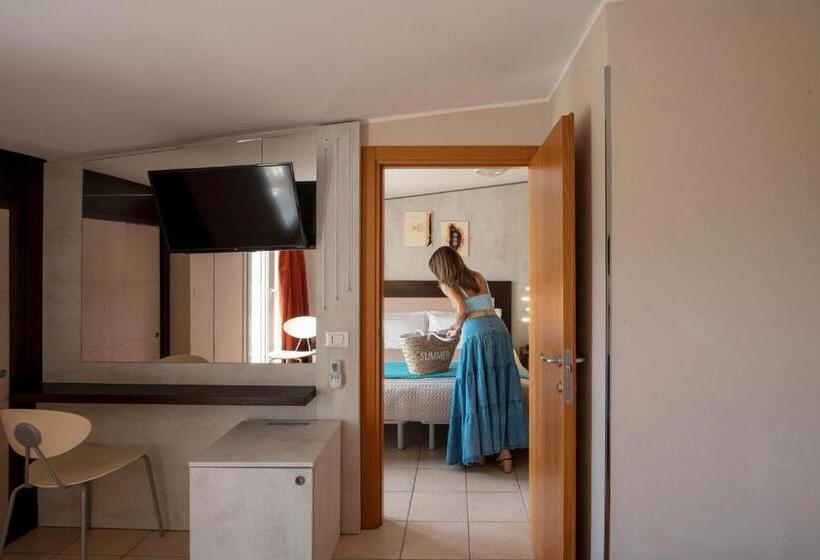 اتاق سوپریور چهار تخته, Ombretta Mare