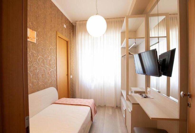 اتاق استاندارد یک نفره, Ombretta Mare