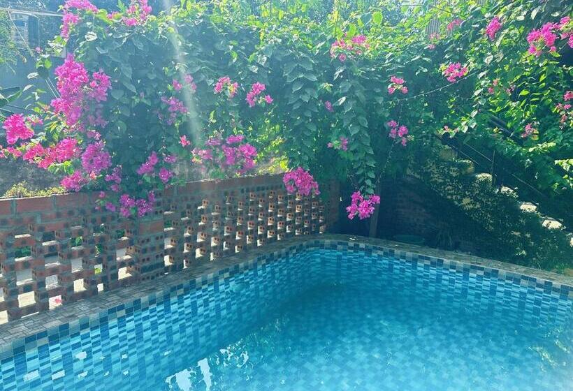 Bungalow Familiar, Trang An Moon Garden Homestay