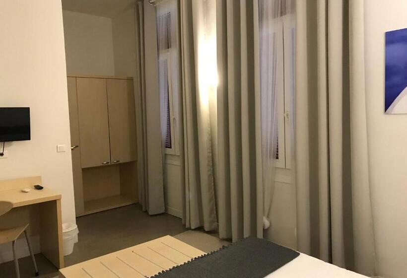 غرفة قياسية, Azur