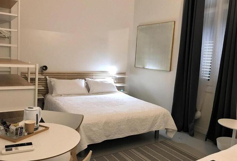 غرفة قياسية ثلاثية مزودة بتراس, Azur