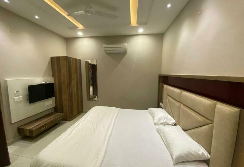 スタンダードルーム, The Retro Regency