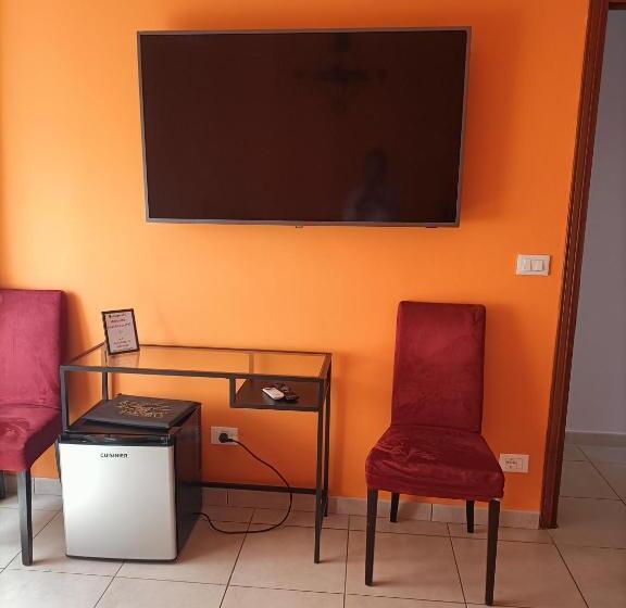 اتاق سه‌نفرۀ استاندارد با سرویس بهداشتی بیرون از اتاق, Guesthouse127