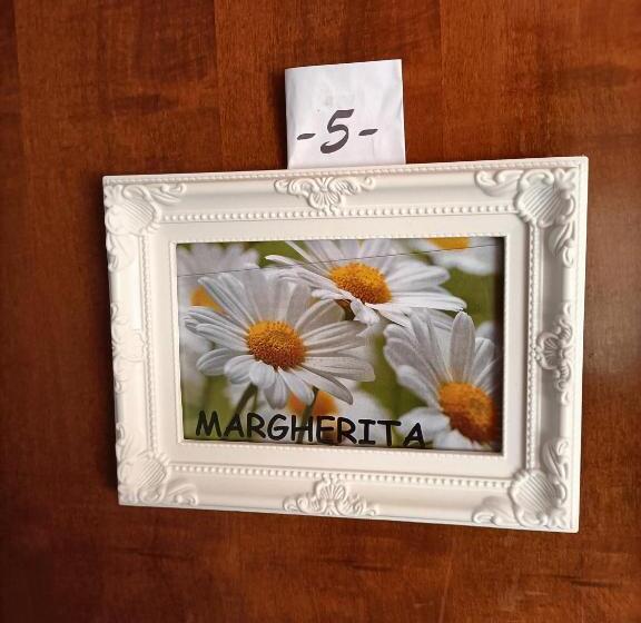 اتاق سه‌نفرۀ استاندارد با سرویس بهداشتی بیرون از اتاق, Guesthouse127