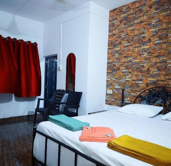 Номер Deluxe с Балконом, Om Sai Guest House