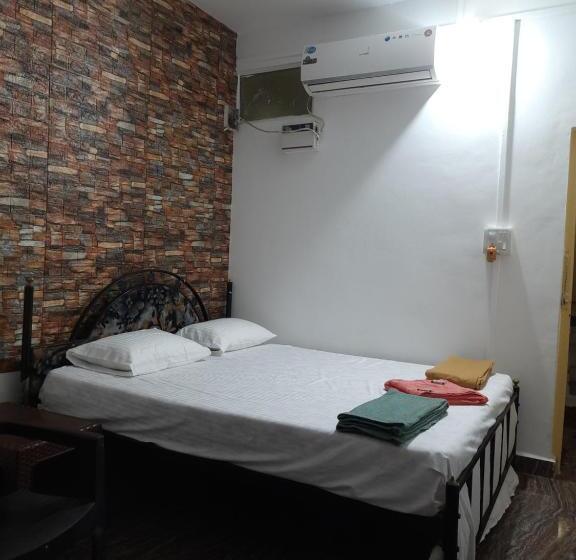 Номер Deluxe с Балконом, Om Sai Guest House