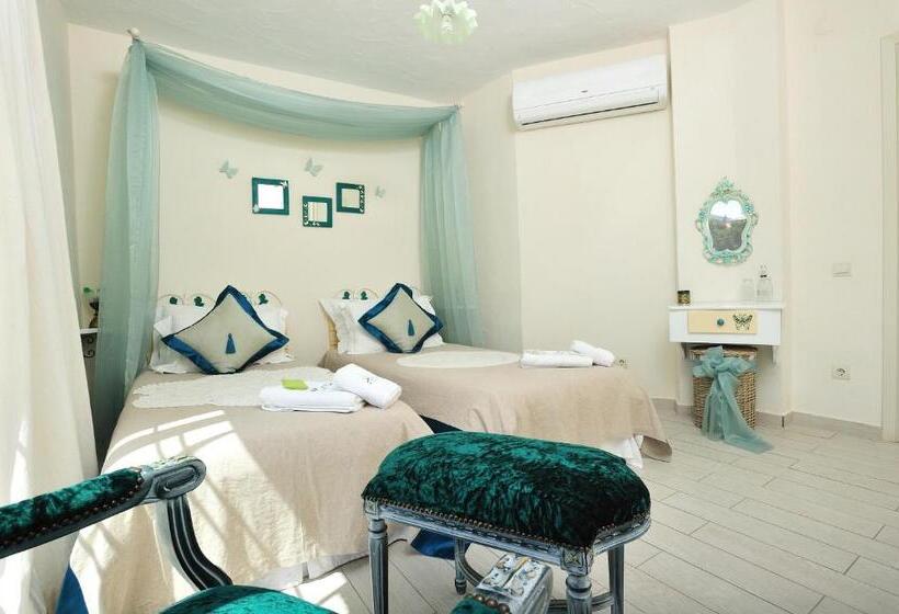 Номер Стандарт с Балконом, Alaçatı Sultan Konak Butik Otel ℳℛ Luxury Concept