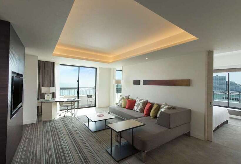 סוויטה דלוקס, Hilton Okinawa Chatan Resort