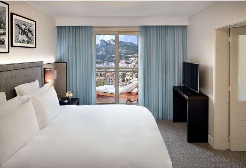 جناح, Hilton Okinawa Chatan Resort