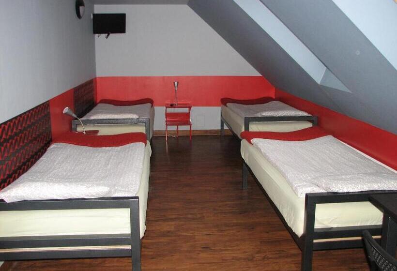 Четырехместный Номер Стандарт, Hostel Fabryka