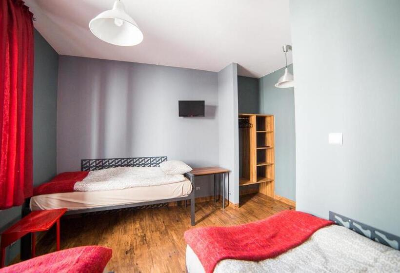 اتاق استاندارد سه نفره, Hostel Fabryka