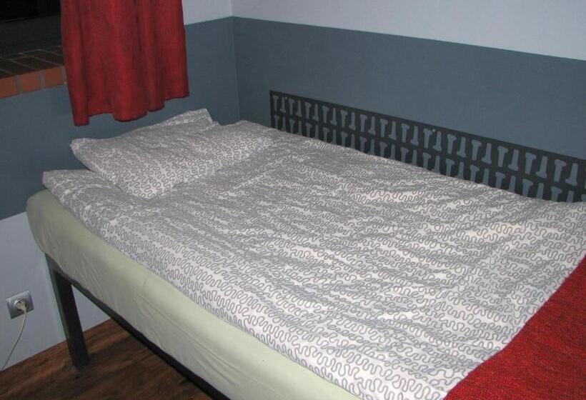 اتاق استاندارد یک نفره, Hostel Fabryka