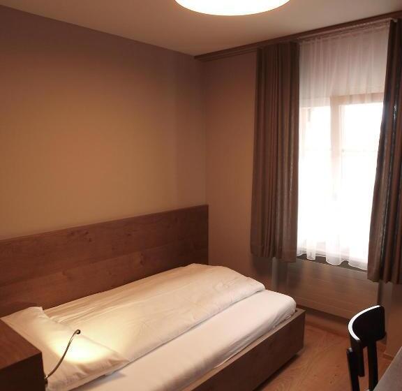 غرفة قياسية فردية, Bären