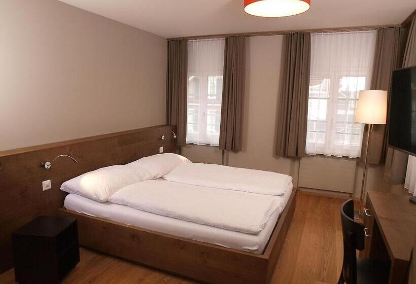 غرفة قياسية, Bären