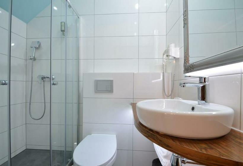 Номер Стандарт, Dworek Nad Regą