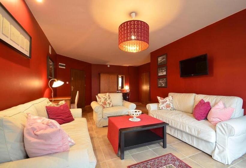 Люкс, Dworek Nad Regą