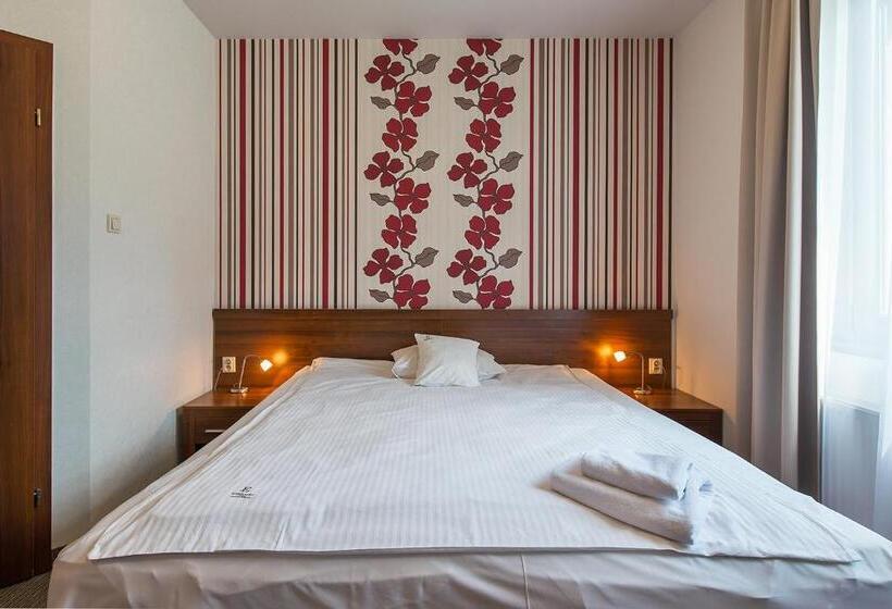 חדר סטנדרט, Esperanto