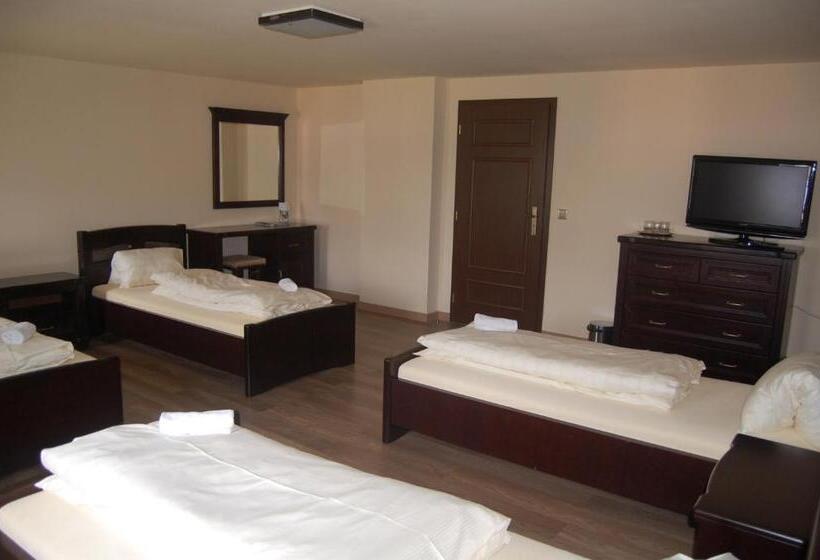 חדר סטנדרט לארבעה, Ján