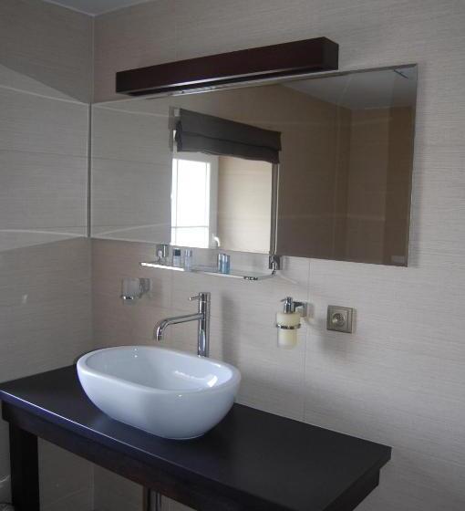 חדר סטנדרט לארבעה, Ján