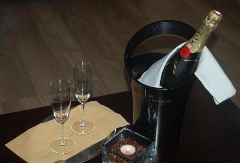 סוויטה משפחתית, Ján