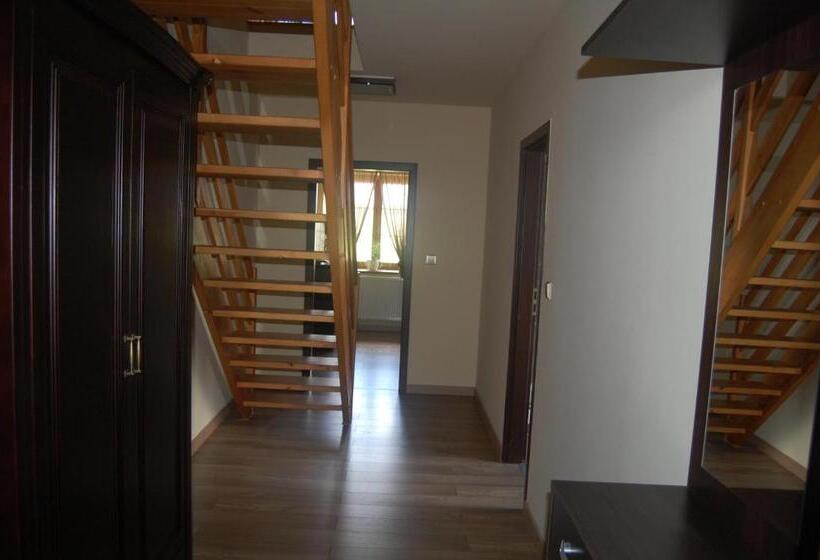 סוויטה משפחתית, Ján