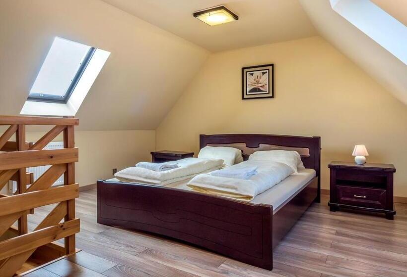 Family Suite, Ján