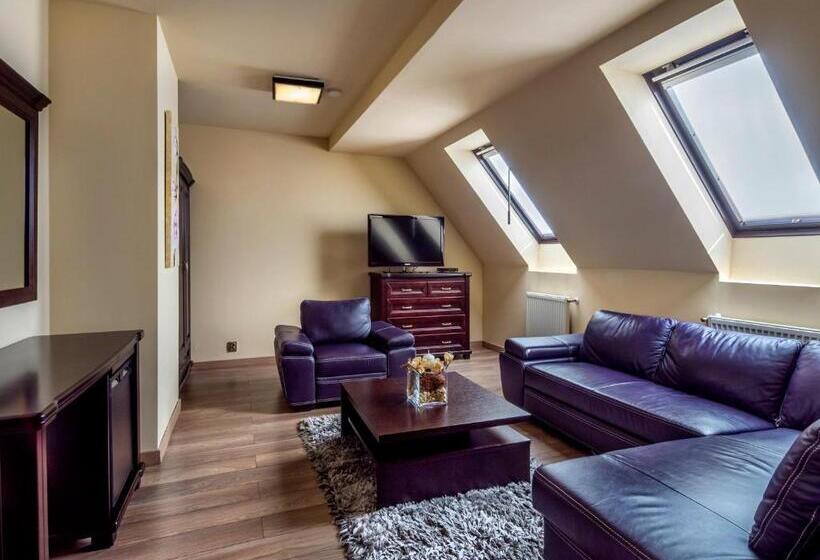 סוויטה משפחתית, Ján