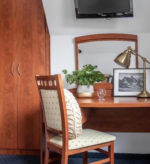 Номер Стандарт Трехместный, Oberża Pod Różą Restauracja, Sauny, Jacuzzi