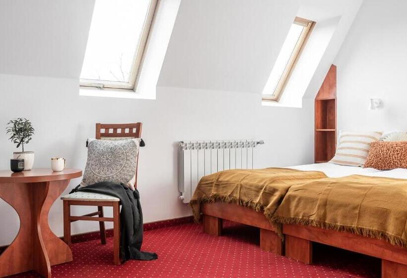 Номер Стандарт Трехместный, Oberża Pod Różą Restauracja, Sauny, Jacuzzi