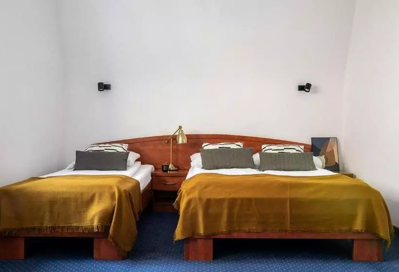 اتاق استاندارد سه نفره, Oberża Pod Różą Restauracja, Sauny, Jacuzzi