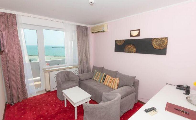 דירת חדר נוף לים, Parc