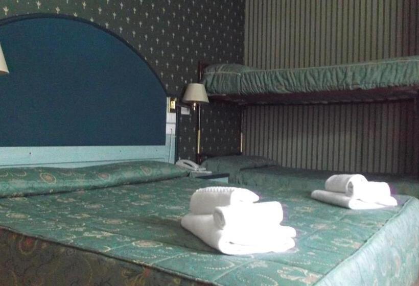 スタンダード4人部屋, Pineta