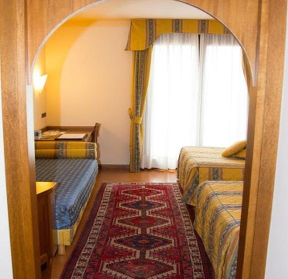 3-Bett-Standardzimmer, Piroga Padova