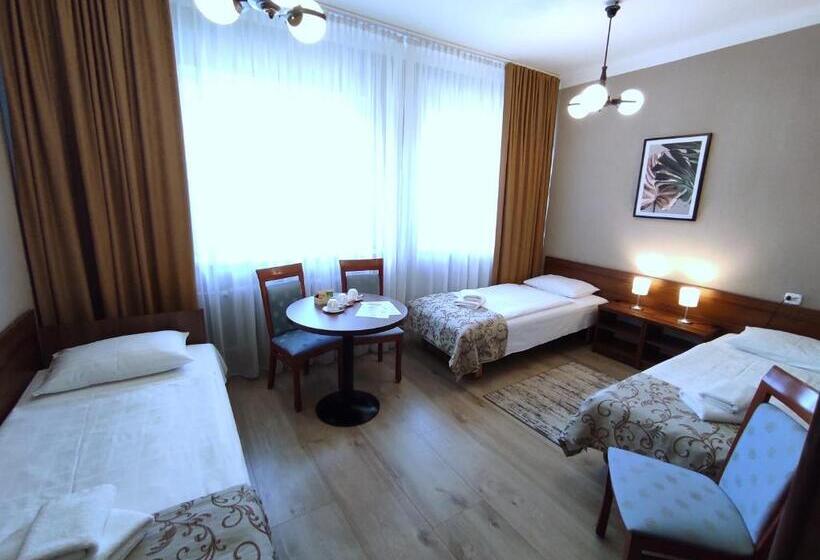 اتاق استاندارد سه نفره, Polonia