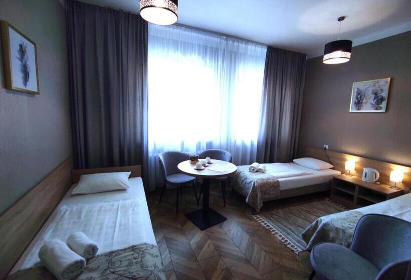 اتاق استاندارد سه نفره, Polonia