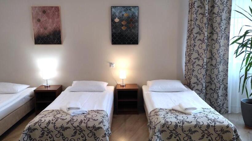 اتاق استاندارد چهار تخته, Polonia