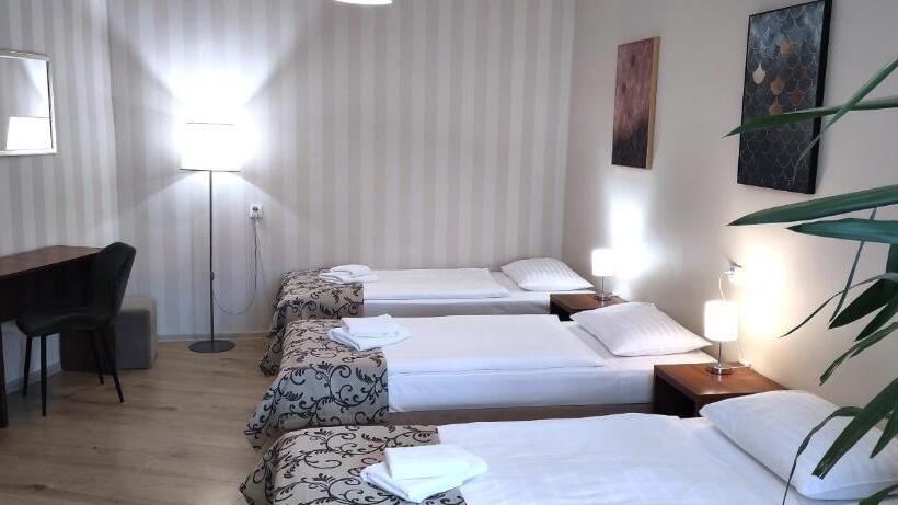 اتاق استاندارد چهار تخته, Polonia