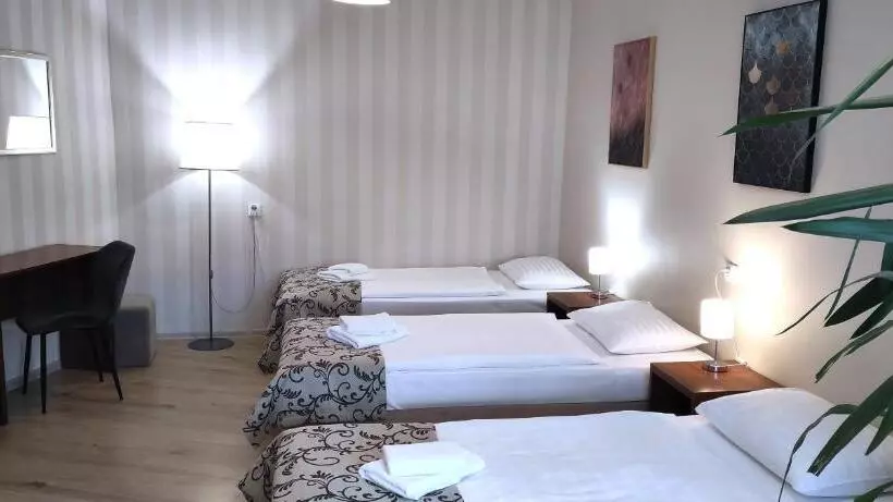 スタンダード４人部屋, Polonia
