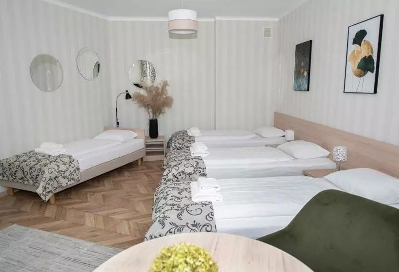 スタンダード5人部屋, Polonia