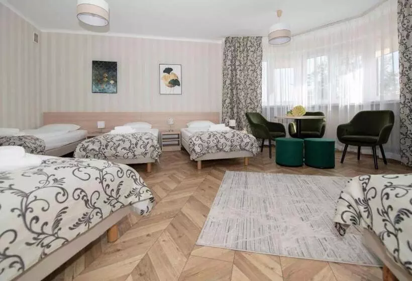スタンダード5人部屋, Polonia