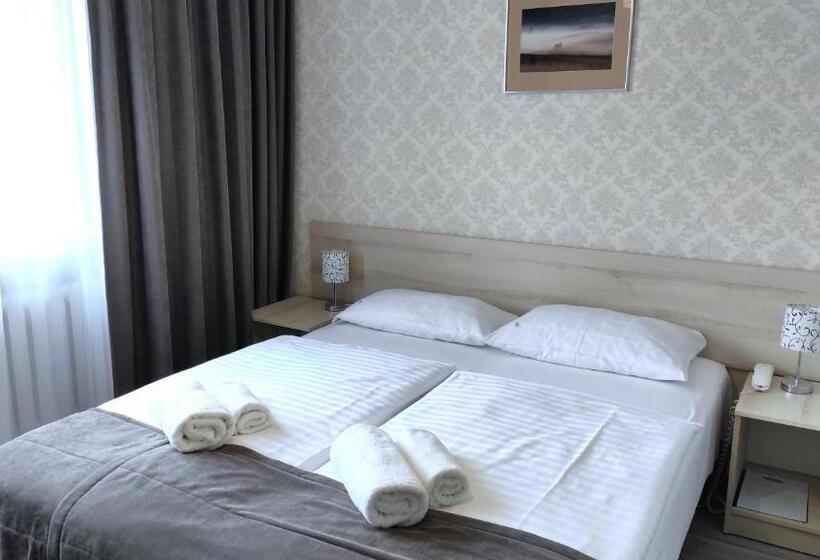 اتاق استاندارد با تخت بزرگ, Polonia