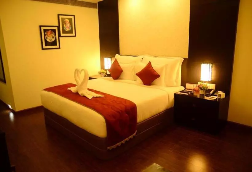 キングサイズベッドのスイートルーム, Ramada By Wyndham Jamshedpur