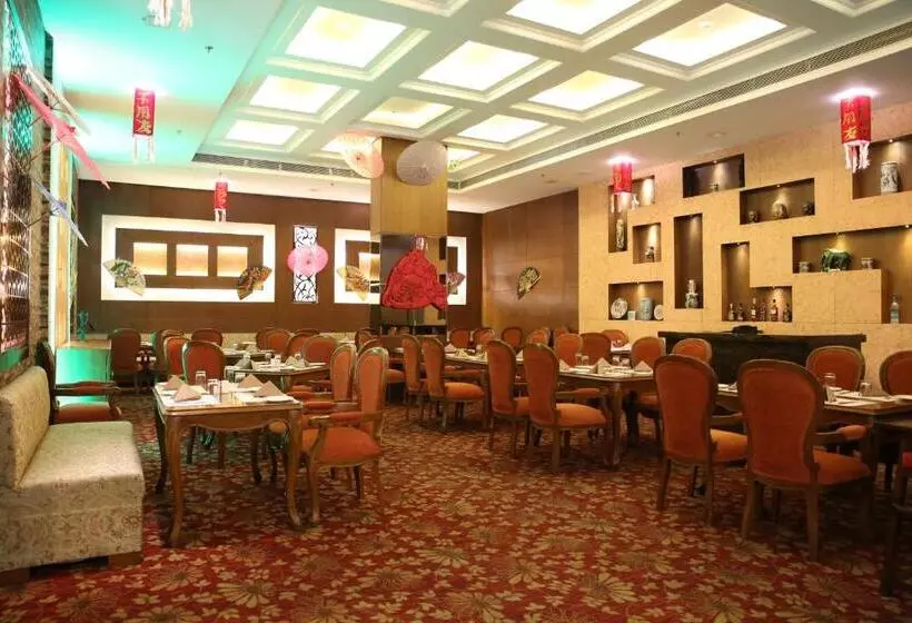 キングサイズベッドのスイートルーム, Ramada By Wyndham Jamshedpur