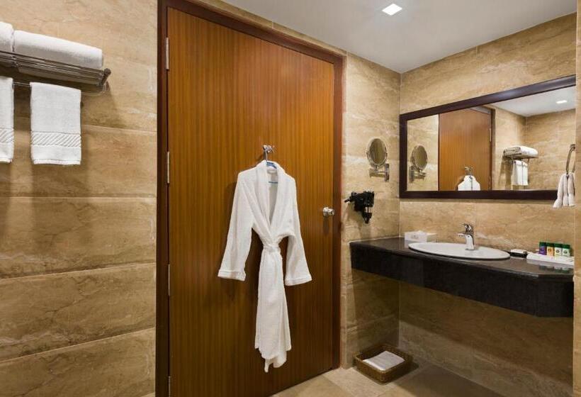 클럽 룸 킹침대, Ramada By Wyndham Jamshedpur